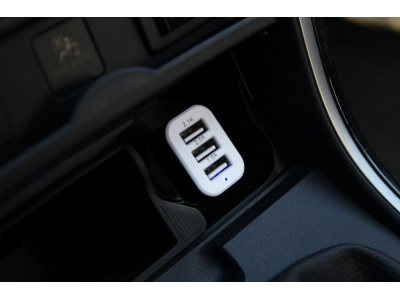 Ładowarka samochodowa 3xUSB biała PCH-03