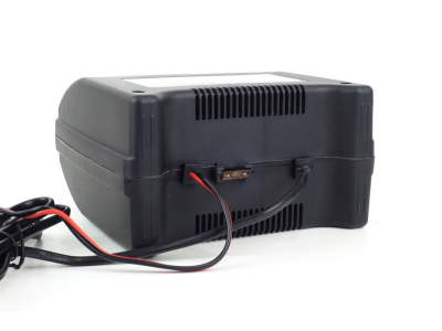 AMiO Prostownik ze wskazówką (bezp.) 6A, 12V SBC-6A